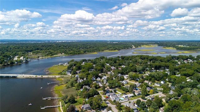 26 Bowden Avenue, Barrington, RI 02806