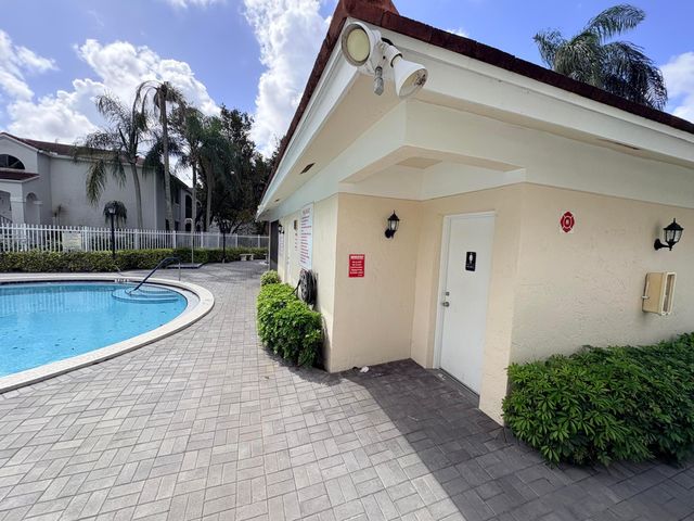 12060 NW 11th Street 12060, Pembroke Pines, FL 33026