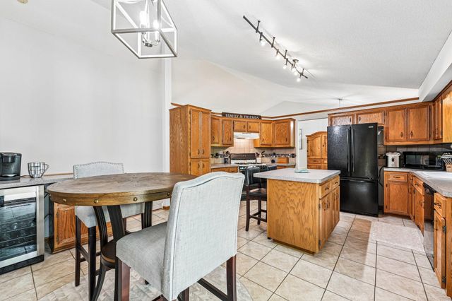 1410 Appaloosa Trail, Eagan, MN 55122