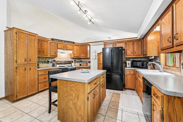 1410 Appaloosa Trail, Eagan, MN 55122