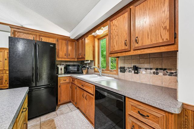 1410 Appaloosa Trail, Eagan, MN 55122