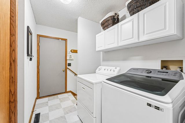 1410 Appaloosa Trail, Eagan, MN 55122
