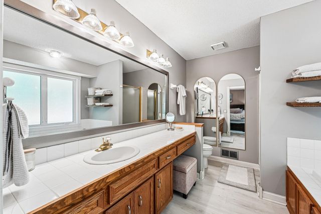 1410 Appaloosa Trail, Eagan, MN 55122