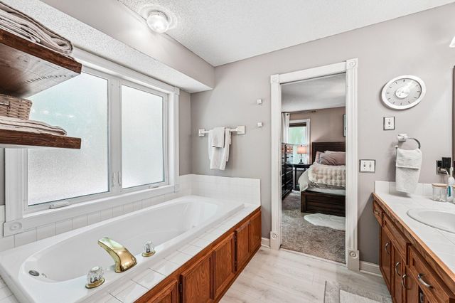 1410 Appaloosa Trail, Eagan, MN 55122