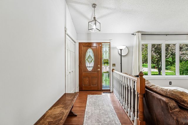 1410 Appaloosa Trail, Eagan, MN 55122