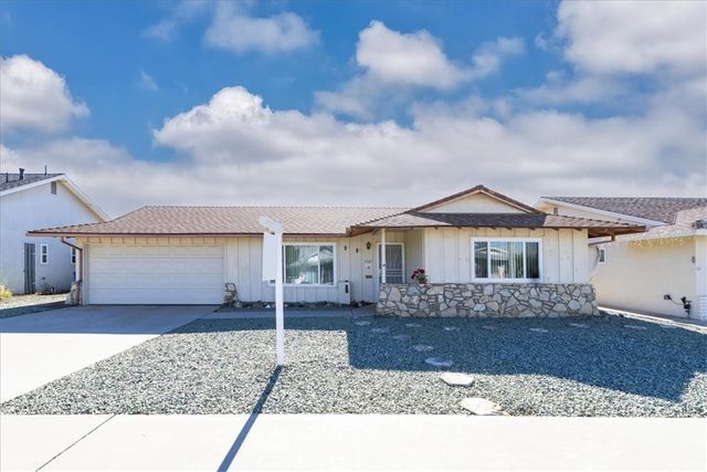1561 Sandlewood Drive, Hemet, CA 92543