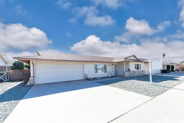 1561 Sandlewood Drive, Hemet, CA 92543