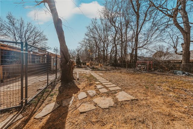 1827 Seminole Court, Fayetteville, AR 72701