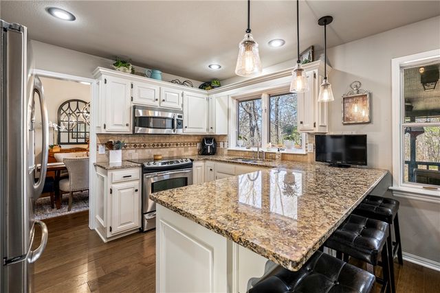 15 Pembroke Lane, Bella Vista, AR 72715