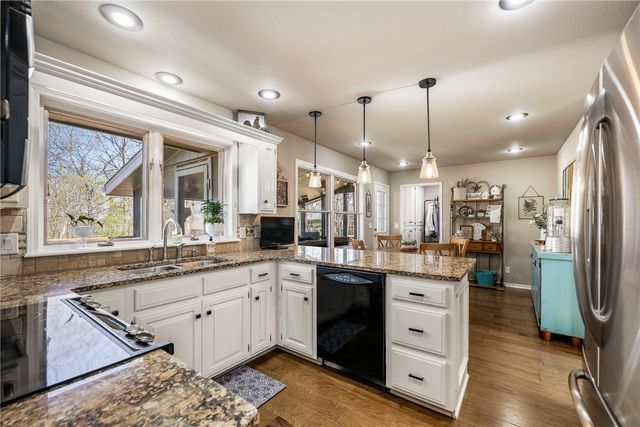 15 Pembroke Lane, Bella Vista, AR 72715