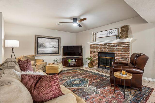 15 Pembroke Lane, Bella Vista, AR 72715