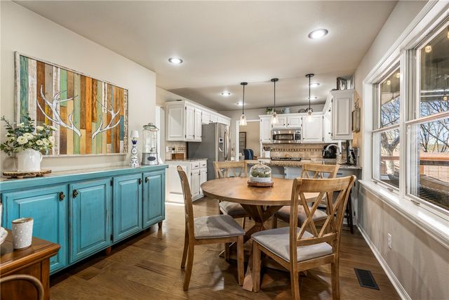15 Pembroke Lane, Bella Vista, AR 72715