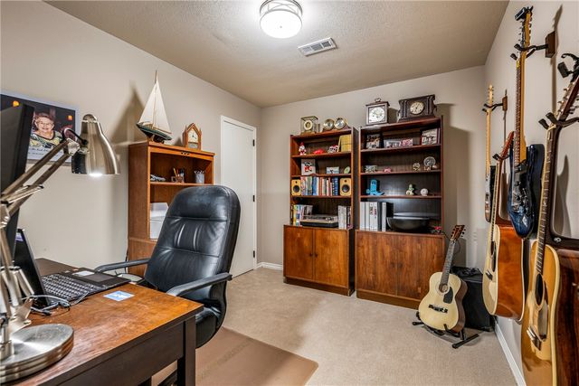 15 Pembroke Lane, Bella Vista, AR 72715