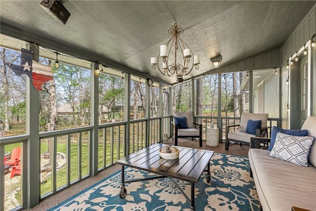 15 Pembroke Lane, Bella Vista, AR 72715