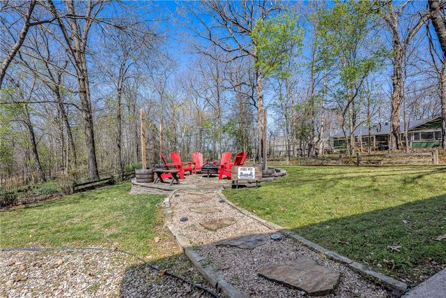 15 Pembroke Lane, Bella Vista, AR 72715