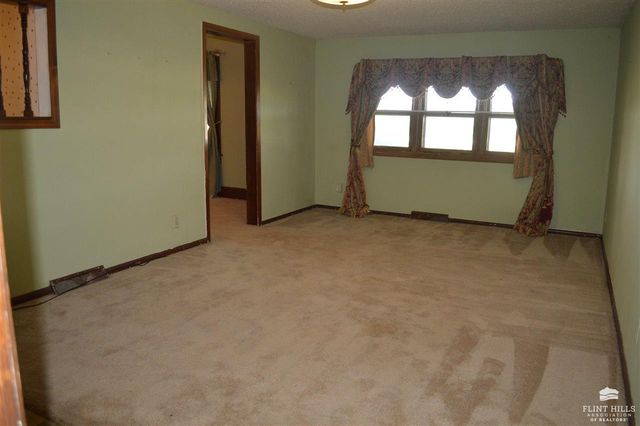 1593 Broughton Road, Clay Center, KS 67432