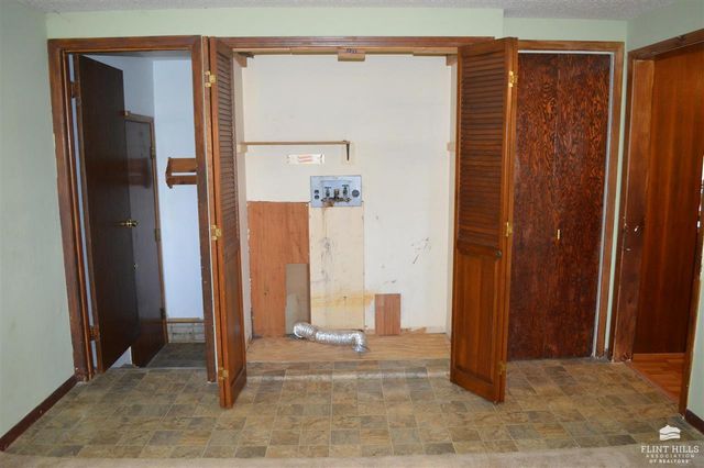 1593 Broughton Road, Clay Center, KS 67432
