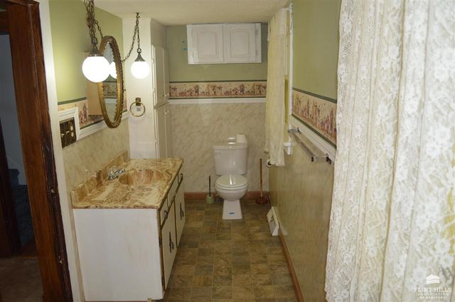 1593 Broughton Road, Clay Center, KS 67432
