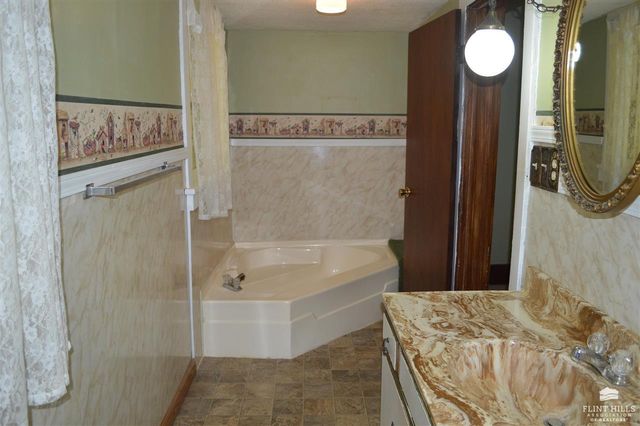 1593 Broughton Road, Clay Center, KS 67432