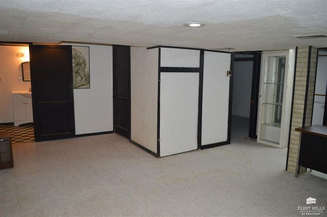 1593 Broughton Road, Clay Center, KS 67432