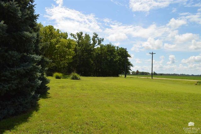 1593 Broughton Road, Clay Center, KS 67432