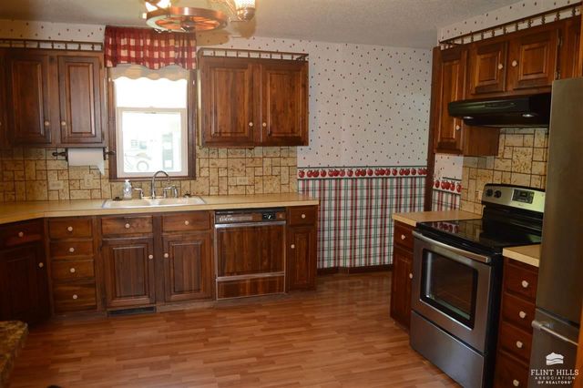 1593 Broughton Road, Clay Center, KS 67432