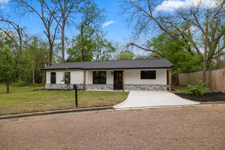 523 N Oakhurst Drive, Livingston, TX 77351