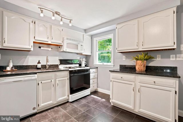 36 FAIRVIEW RD, Paoli, PA 19301