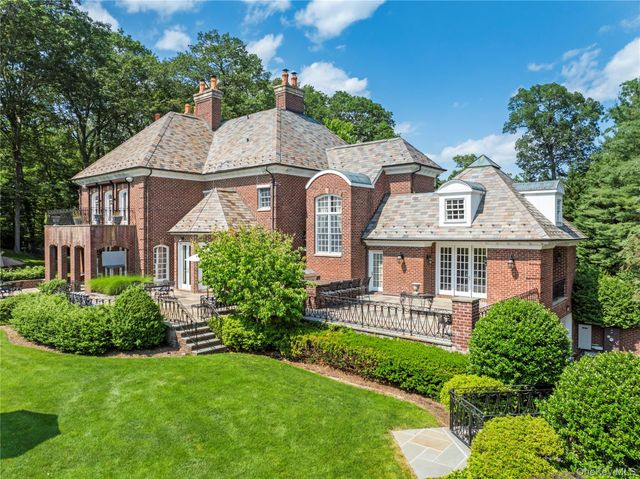 8 Vista Lane, Brookville, NY 11545