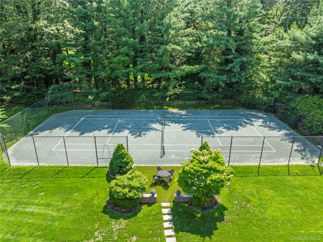 8 Vista Lane, Brookville, NY 11545