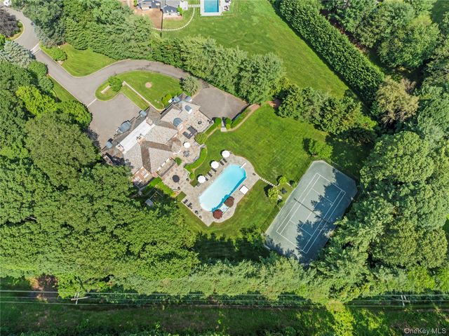 8 Vista Lane, Brookville, NY 11545