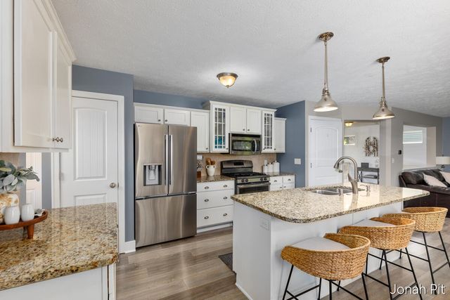 8479 Twin Lakes Drive, Jenison, MI 49428