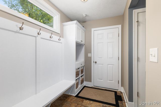 8479 Twin Lakes Drive, Jenison, MI 49428