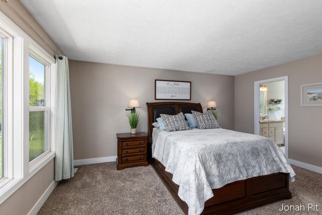 8479 Twin Lakes Drive, Jenison, MI 49428