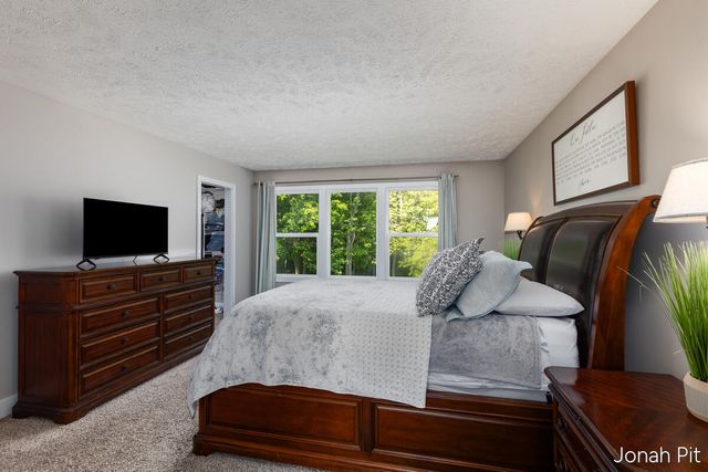 8479 Twin Lakes Drive, Jenison, MI 49428