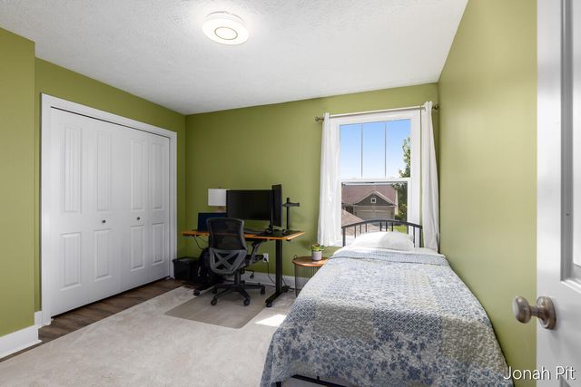 8479 Twin Lakes Drive, Jenison, MI 49428