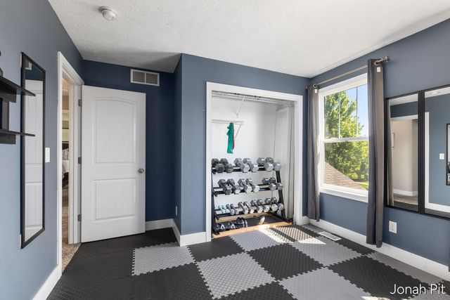 8479 Twin Lakes Drive, Jenison, MI 49428
