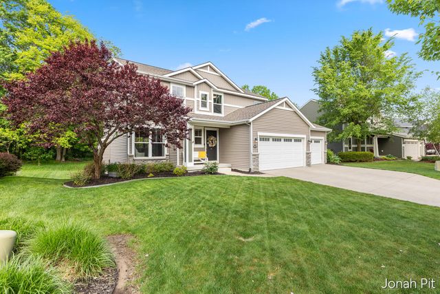 8479 Twin Lakes Drive, Jenison, MI 49428
