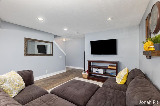 8479 Twin Lakes Drive, Jenison, MI 49428