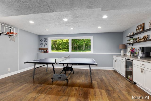8479 Twin Lakes Drive, Jenison, MI 49428