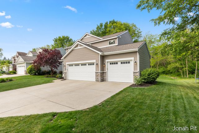 8479 Twin Lakes Drive, Jenison, MI 49428