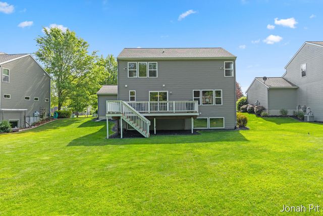 8479 Twin Lakes Drive, Jenison, MI 49428