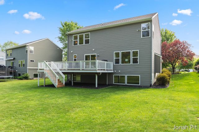 8479 Twin Lakes Drive, Jenison, MI 49428