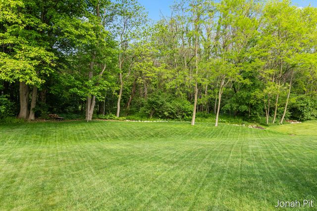8479 Twin Lakes Drive, Jenison, MI 49428