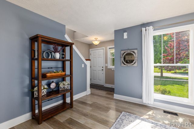 8479 Twin Lakes Drive, Jenison, MI 49428