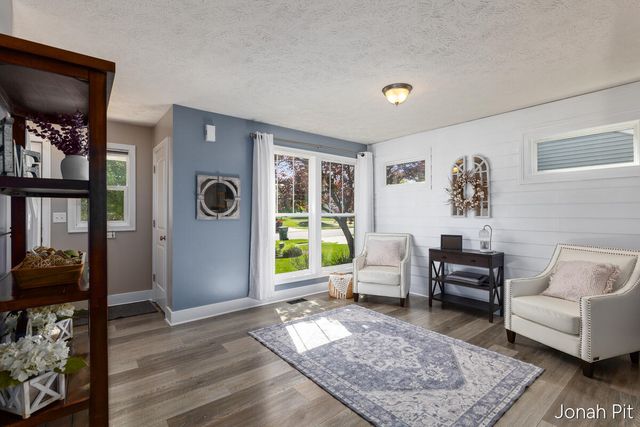 8479 Twin Lakes Drive, Jenison, MI 49428