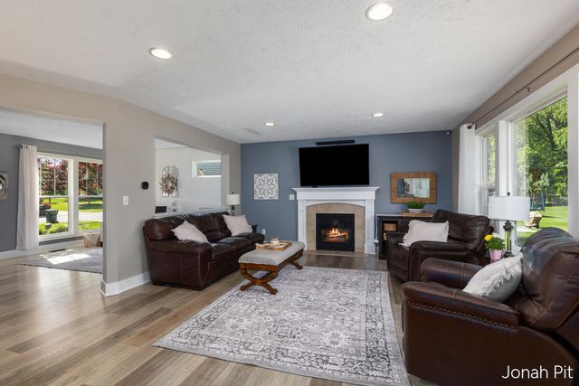 8479 Twin Lakes Drive, Jenison, MI 49428