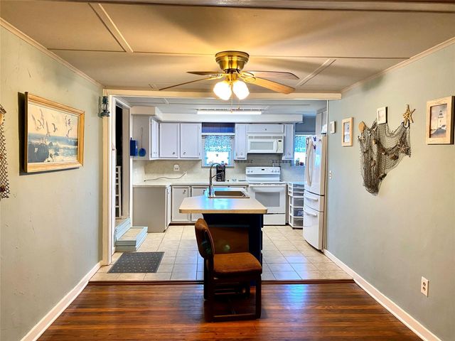 1228 Bahama Lane, Port Bolivar, TX 77650