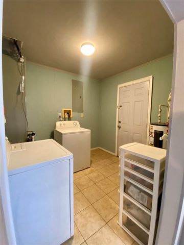 1228 Bahama Lane, Port Bolivar, TX 77650