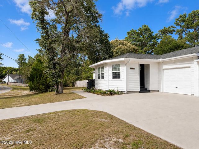 1341 Forest Lake Drive, Southport, NC 28461